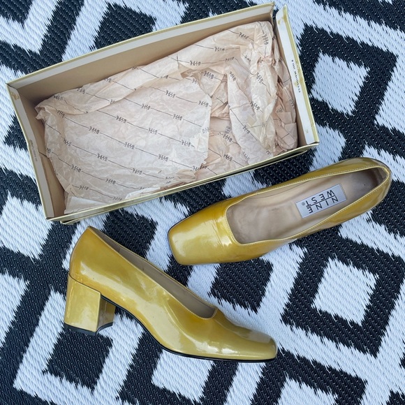 Vintage Nine West Shimmery Mustard Pumps 8 - Picture 1 of 10